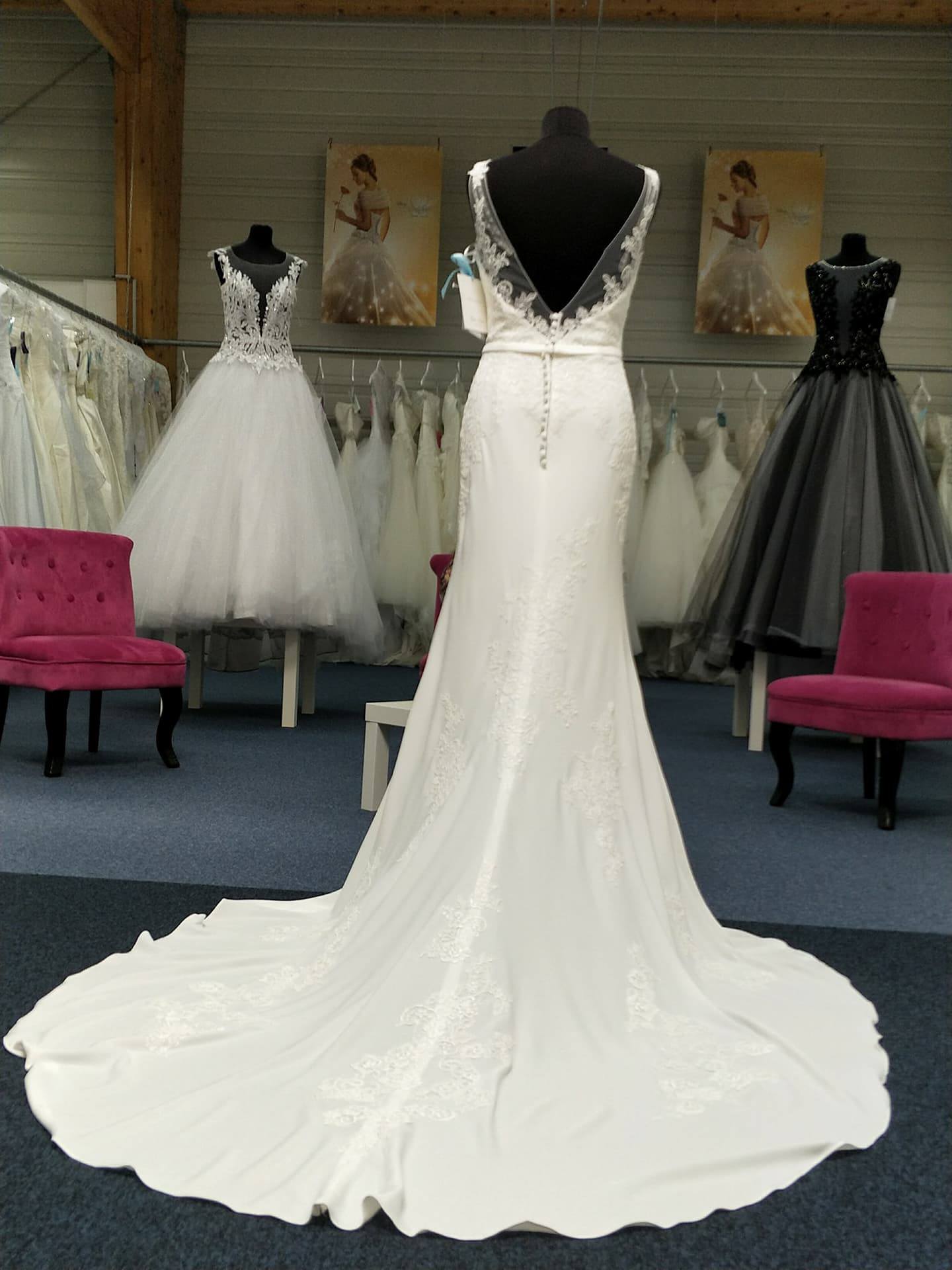 Robe mariée dos showroom mariage