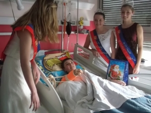 Miss Rouen 2014 rend visite aux enfants malades